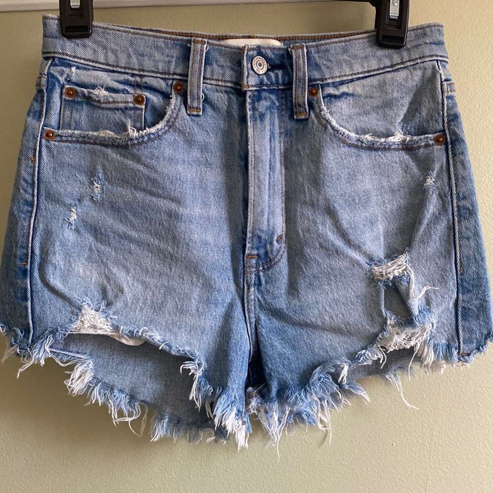Abercrombie high rise mom short